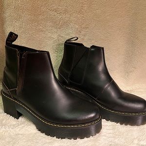 Dr Martens 2976 Smooth Leather Black Chelsea Boot